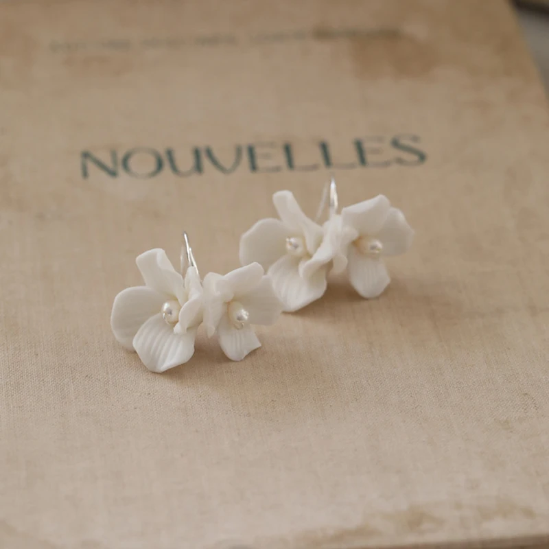 Ins Style Earrings White Ceramic Floral Bridal Accessories Handmade Pearls Women Drop Earring Wedding Jewelry