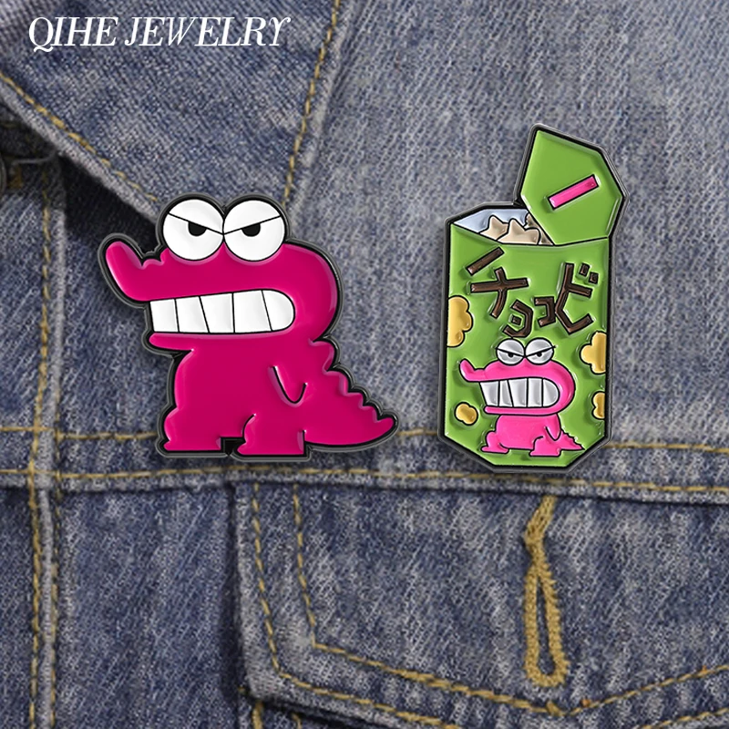 Insignia de Anime japonés, alfileres esmaltados, papel de Anime de comedia, broches de cocodrilo enojado rosa, insignia de solapa, accesorios para mochila, regalos de joyería