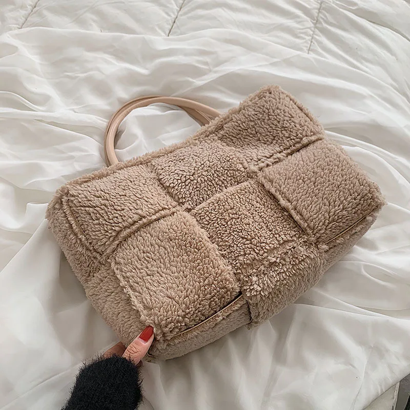 New 2022 Hit Winter Brand Luxury Lattice Faux Fur Big Tote Women Designer Handbags Warm Lambswool Plush  Scatchals Side Bags