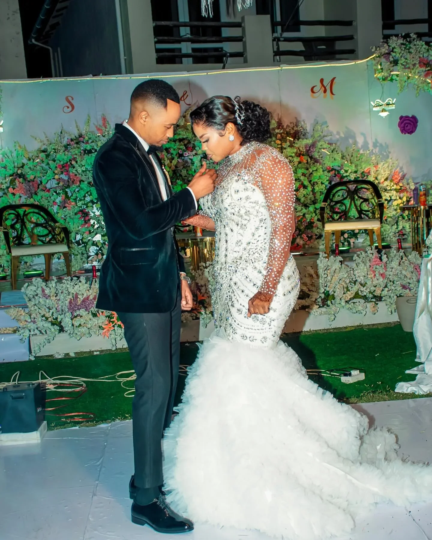 Aangepaste hoge hals sprankelende kristallen kralen zeemeermin trouwjurk Robe De Mariée lange mouwen lagen tule bruidsjurk