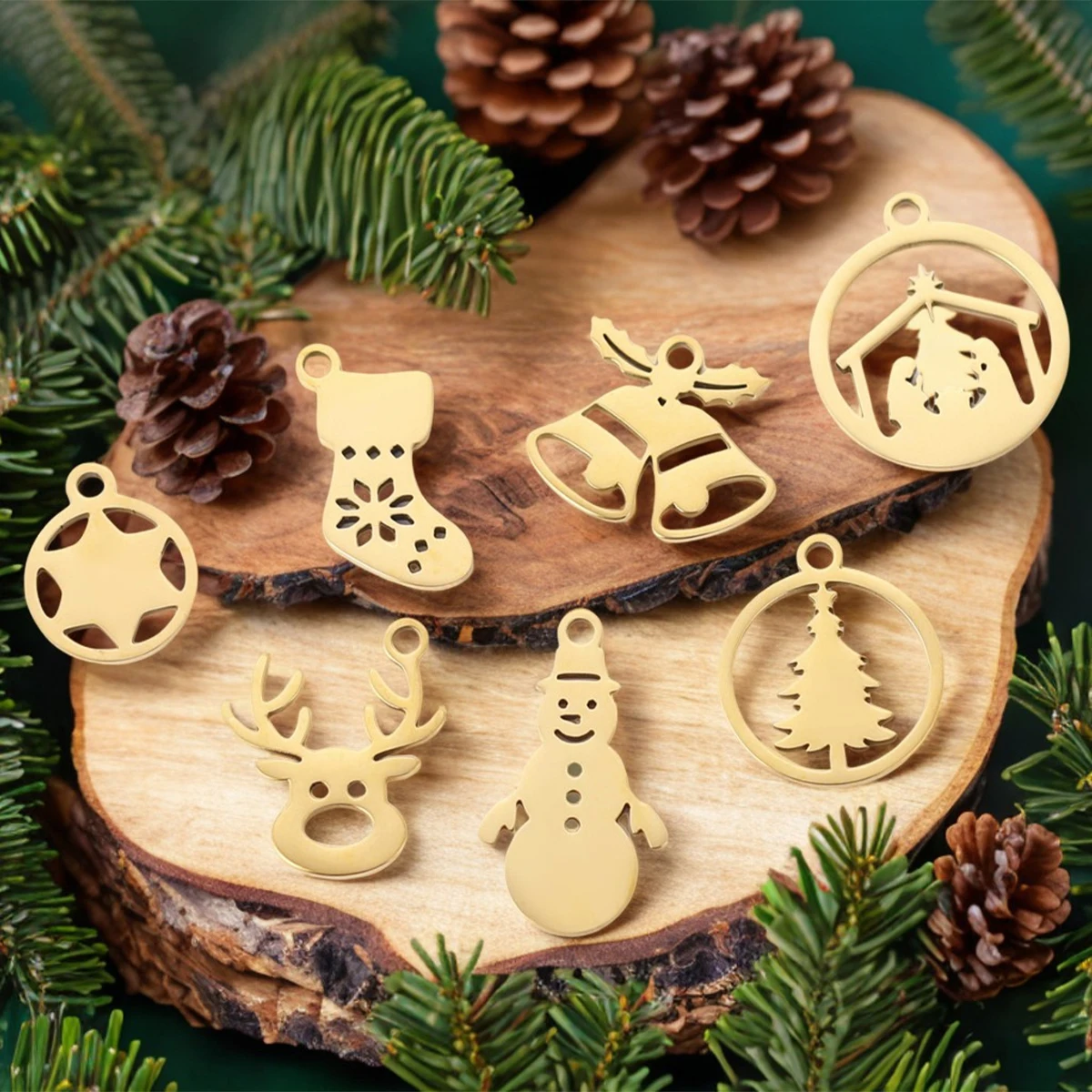 

Harong Stainless Steel Christmas Pendant Snowman Elk Snowflake Tree DIY Charms Accessories Jewelry Gifts for Women Men 2 Colors