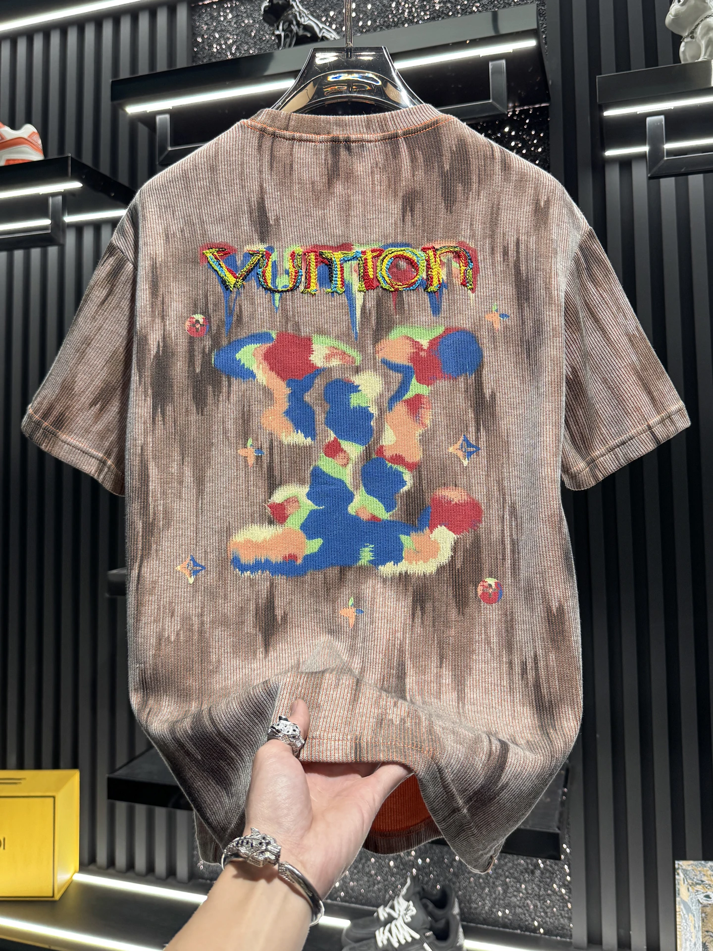 

Элитная мужская футболка с вышивкой и эффектом тай-дай, модная летняя модель свободного кроя из смесового хлопка и полиэстера.