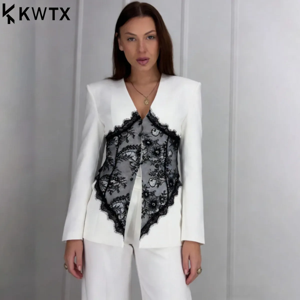 

Новинка KWTX 2026: Женский белый шикарный блейзер с черными кружевными вставками, V-образным вырезом, длинными рукавами, приталенный, элегантный, для вечеринок и офиса
