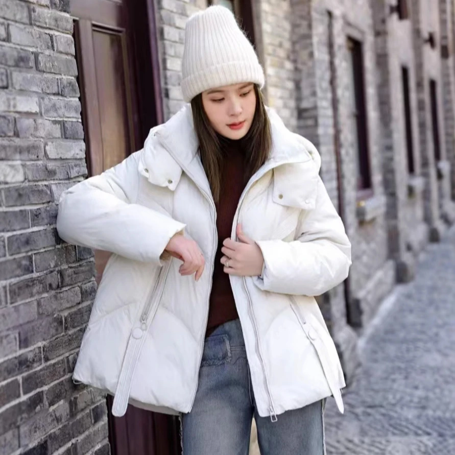 Chaqueta de plumón para mujer, chaqueta cálida de plumón de ganso con capucha a prueba de viento para ir al trabajo, novedad de invierno de 2025