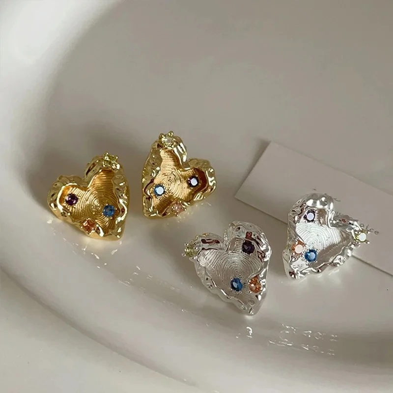 مجوهرات عصرية بمزاج كوري حلو أقراط على شكل قلب معدني زجاجي ملون للنساء هدايا الزفاف إكسسوارات تصميم رقيق