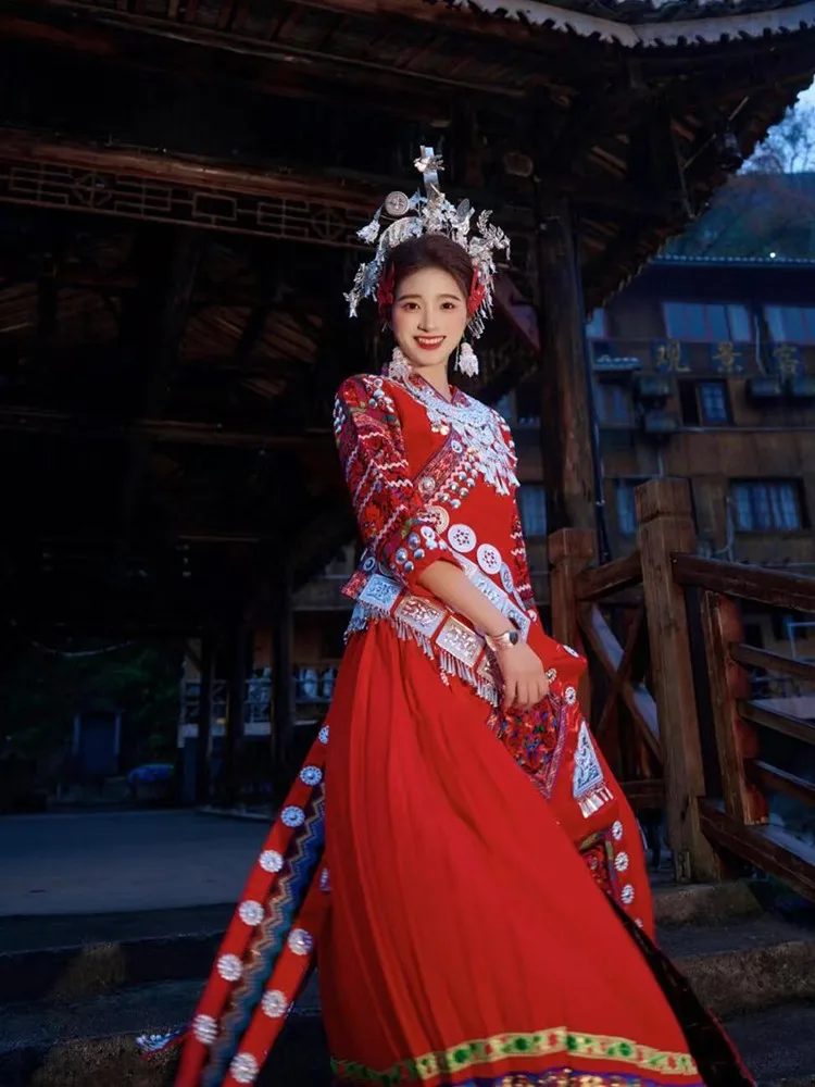 

New ethnic costume exquisite red embroidery traditional wedding dress exotic performance photography