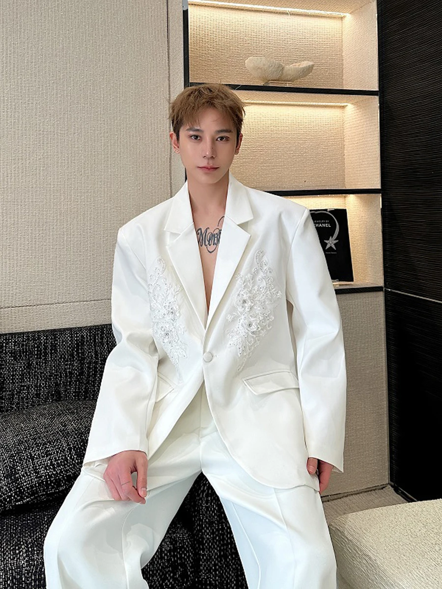 

Мужской костюм из коллекции «Весна»: повседневный белый костюм с 3D-вышивкой бисером, модная верхняя одежда, ощущение роскоши, молодежный стиль