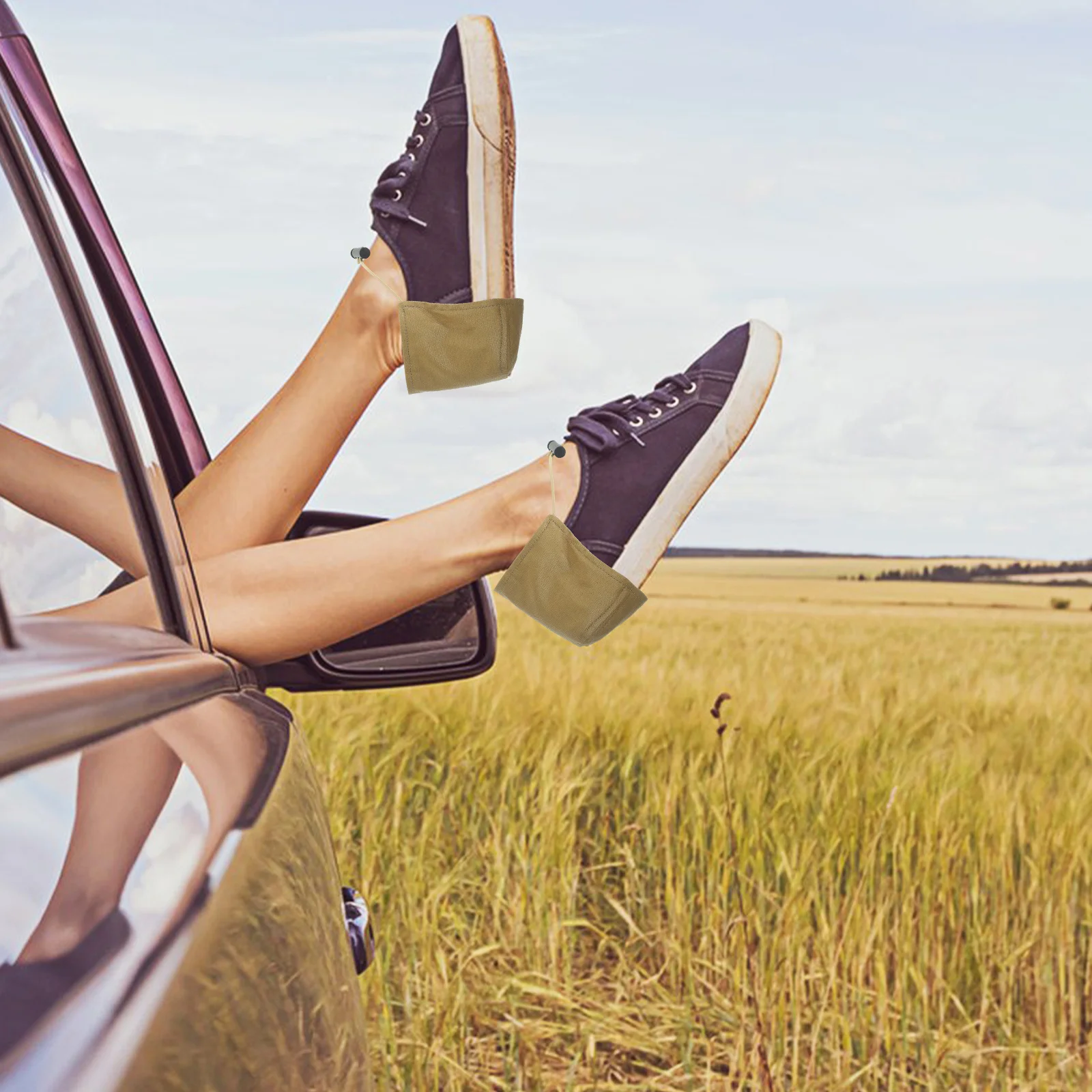 2 個のヒールプロテクターカバー耐摩耗性シューズスリーブドライビングブレーキスロットルガードソフトライニング弾性バックルフィットフラットウェッジ