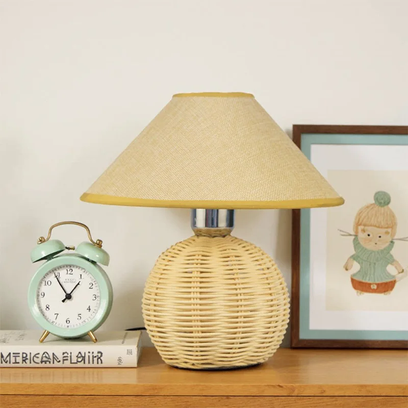 Middle Ages Vintage Rattan Table Lamp Homelike Living Room Bedroom Study Restaurant Japanese Simple Fabric Lampshade Desk Lights