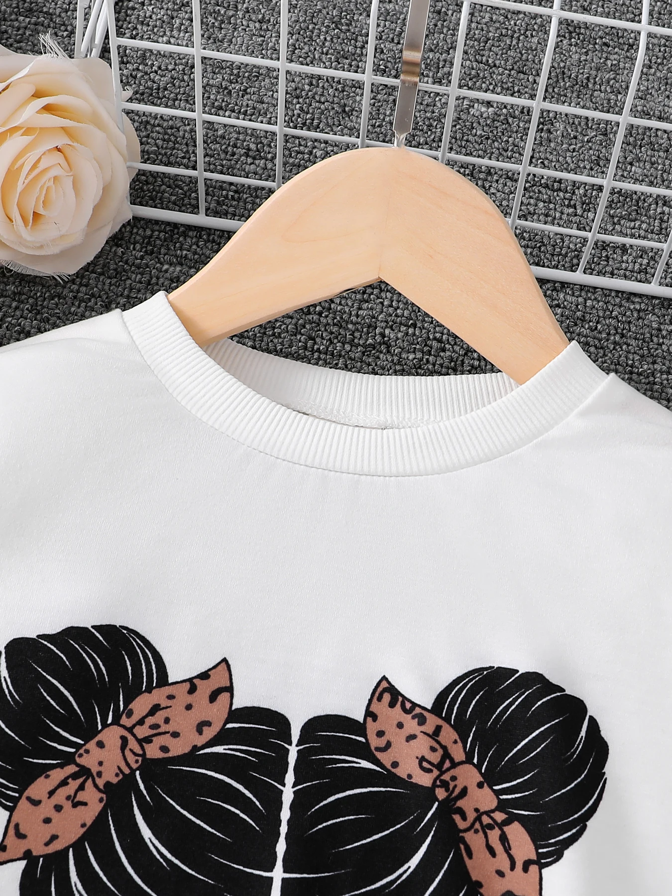 Children\'s spring and autumn new girls 2 sets of fashion perfectionism printed white long-sleeved top + black slim-fit pants