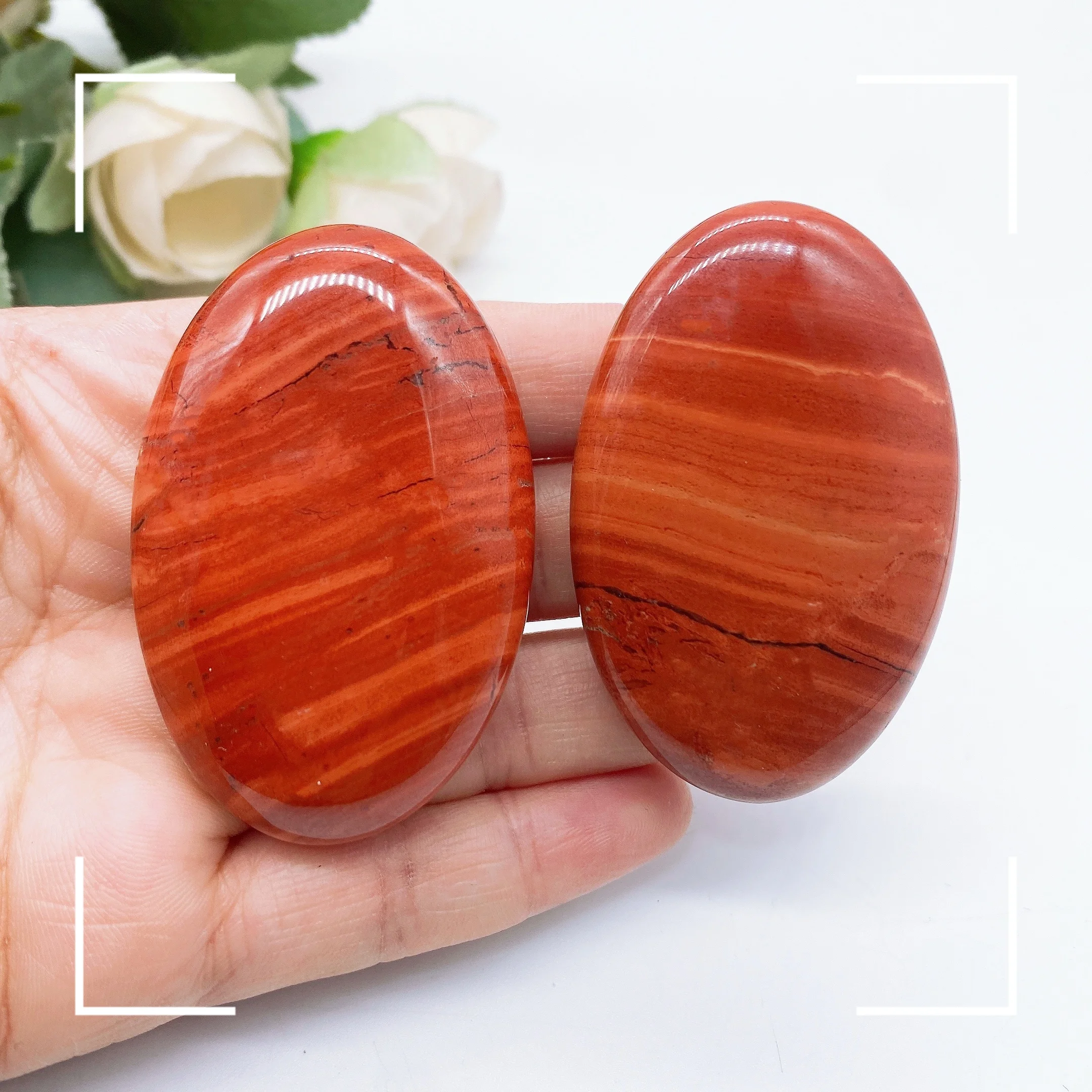 Natural Red Jasper Crystal Pocket Palm Stone Oval Decompression Energy Healing Crystal Jewelry Material Home Decoration Gift