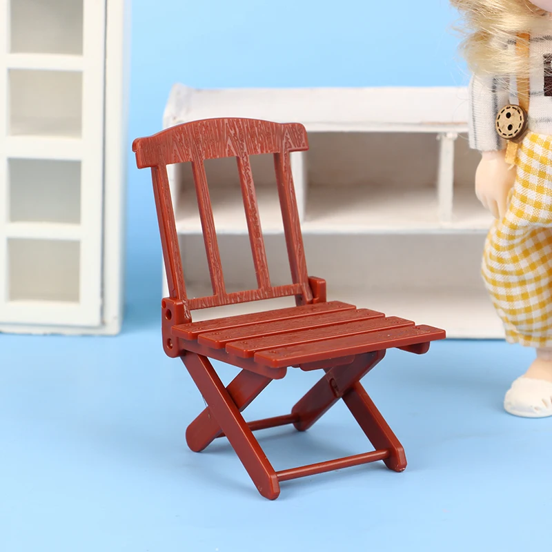 1/12 Scale Dollhouse Simulation of a Foldable Beach Chair, Miniature Furniture for Room Decor.