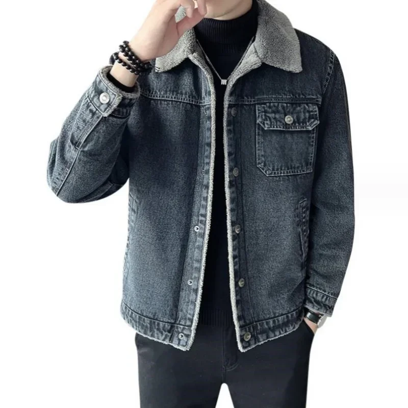 

Winter New Men's Denim Coat Men's Plush Thickened Lamb Fleece Collar Casual Jacket Large Design Feel Loose Denim Coat Men Jacket