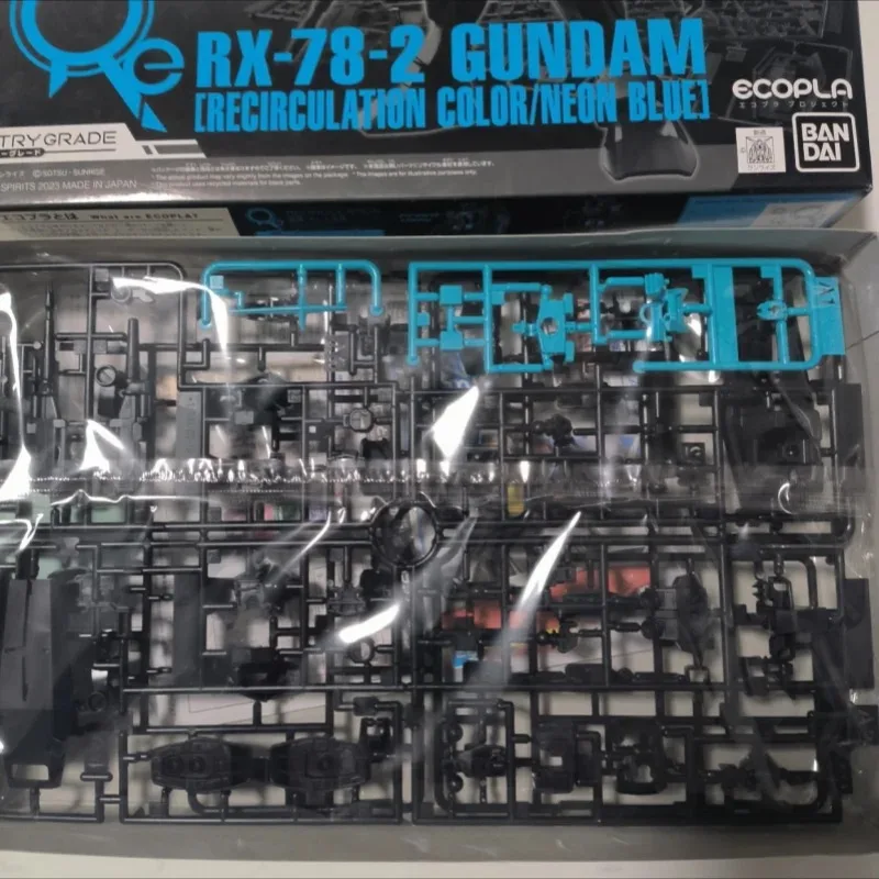 Bandai Original EG Series RX-78-2 GUNDAM RECIRCULATION COLOR / NEON BLUE Action Figure Toys for Boys Gifts Collectible Ornaments