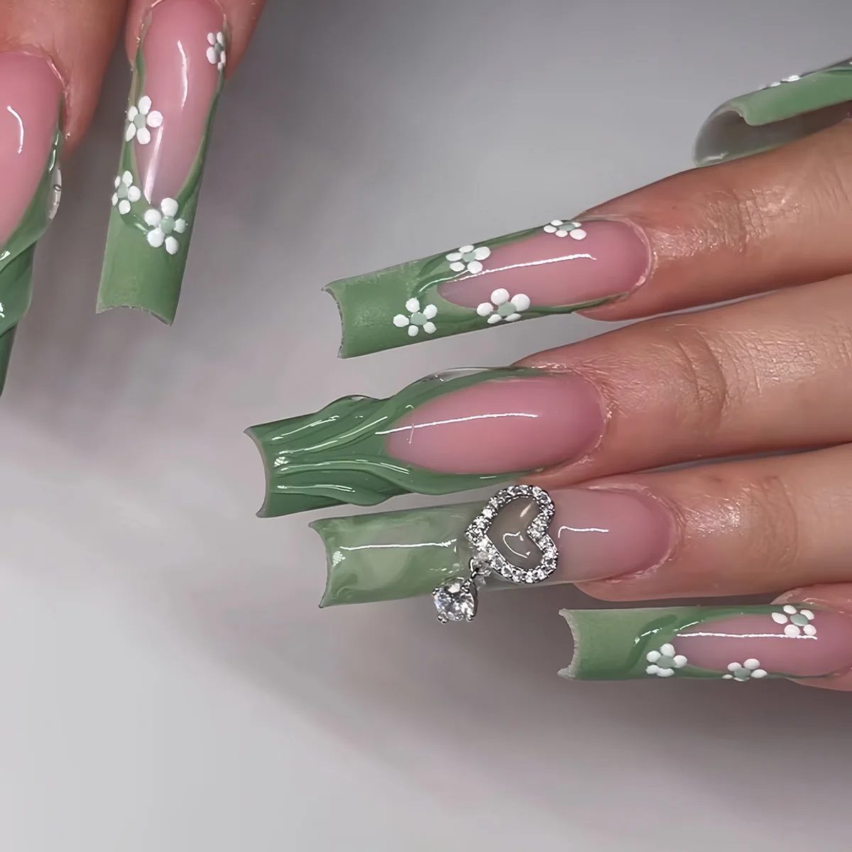 

24pcs Sweet Wearable Nails Tips Green French Ballet Fake Nail Flower Pattern Long False Nail Sets Diamond Design Press on Nails