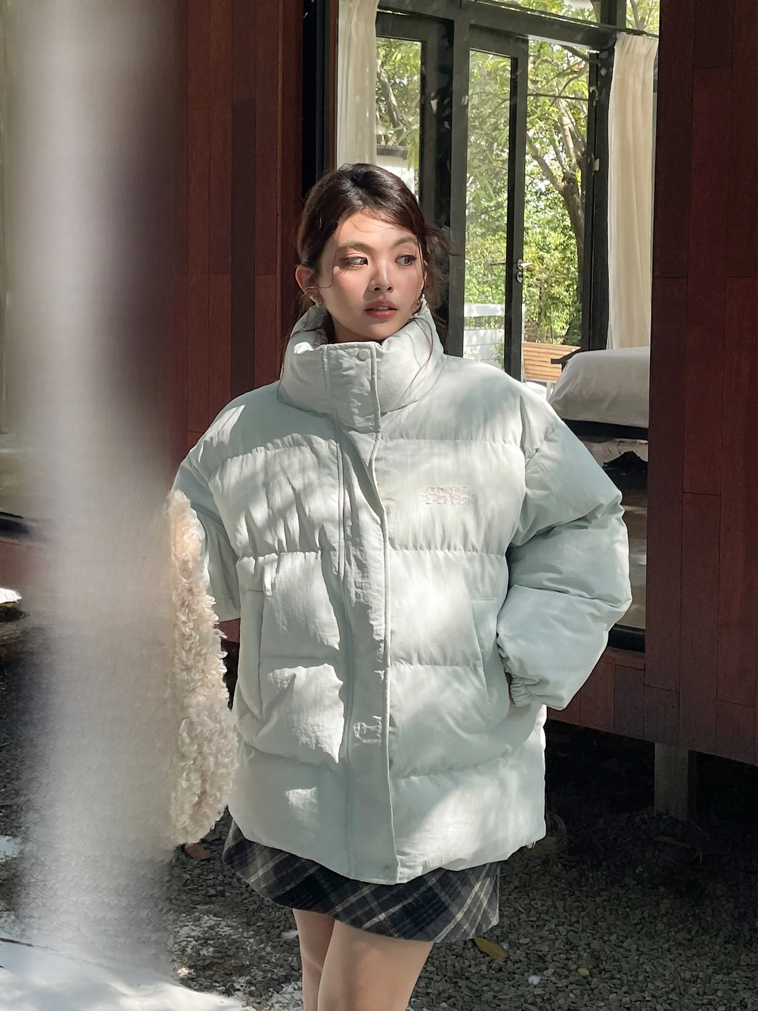 

Утепленное хлопковое пальто большого размера с высоким воротником для женщин: зимнее, теплое, скрывающее недостатки фигуры, стройнящее хлопковое пальто-пуховик