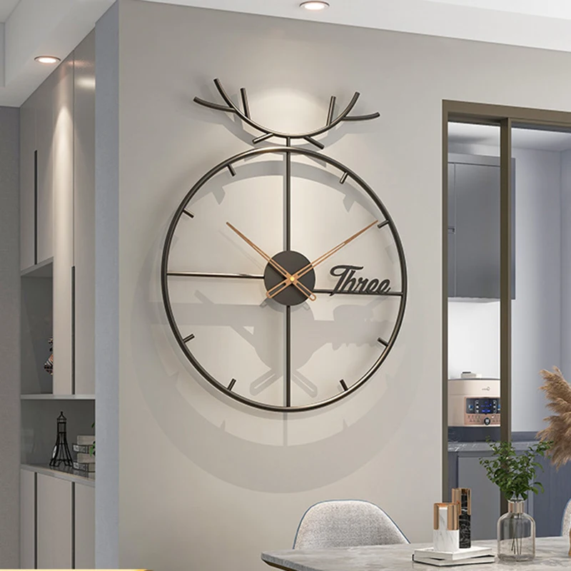 Iron Art Creative Living Room Wall Decorative Silent Sweeping Clock Black Round Deer Antler High Density Dial Plate With Pendant