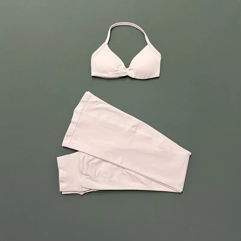 2-teiliges Gym-Set für Damen: Neckholder-Sport-BH mit Raffung und High-Waist Slim Flare Leggings – Dehnbarer Sportanzug für Yoga und Laufen – Detail 17