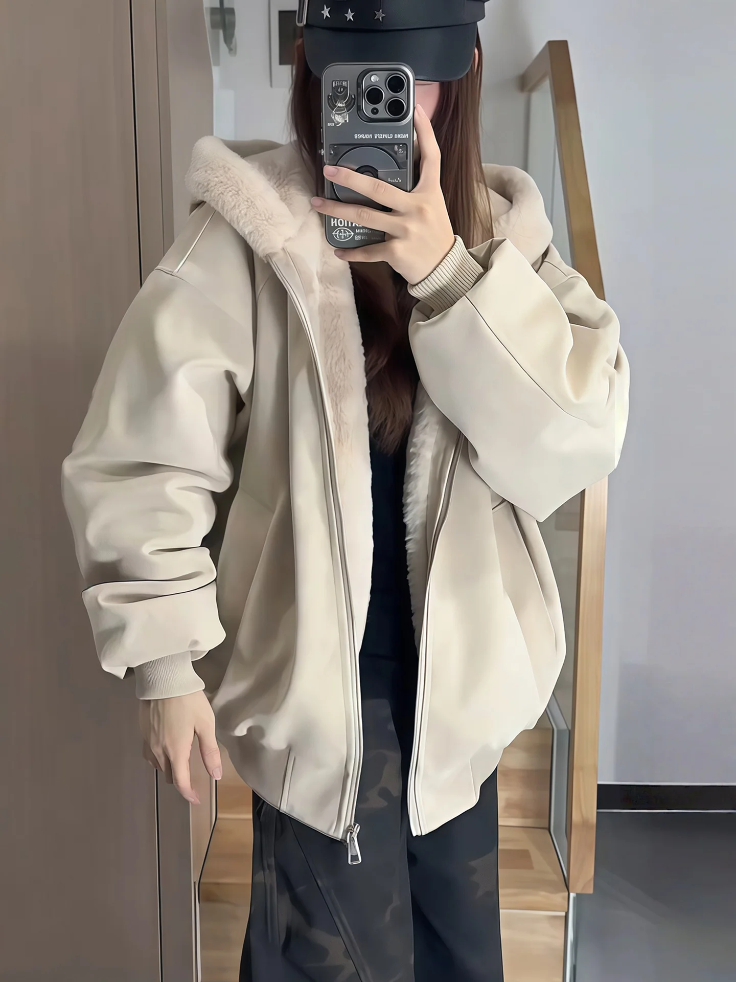 

Cleanfit Men's Winter Thiened PU Leather eepskin Cotton Jaet Warm Casual Hooded Zipper Closure Long Sve Regular Fit