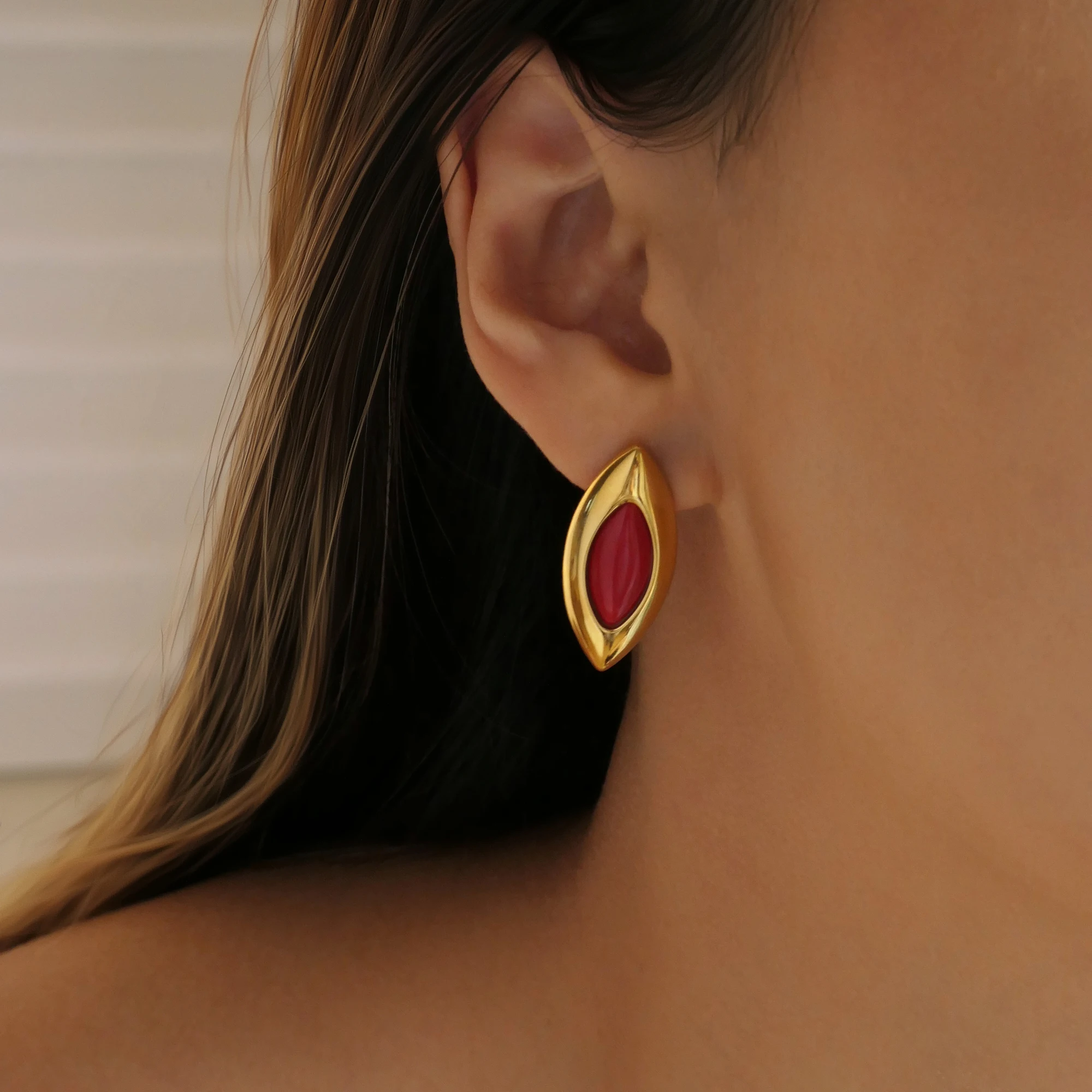 DASEIN New Vintage Oval Natural Stone Red Thin Earrings Ins Trendy 18k Pvd Gold Plated Stainless Steel Actor Prop Jewelry Women