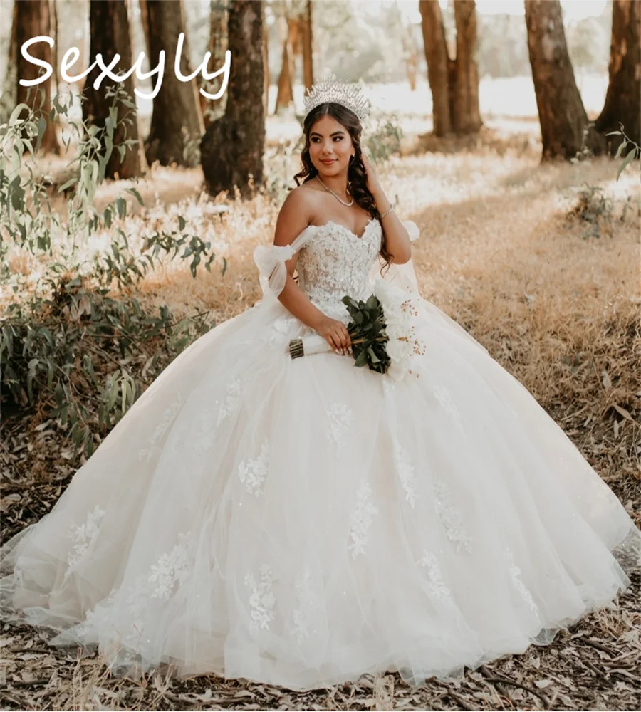 Suknie ślubne księżniczki w kolorze kości słoniowej Off ramię suknia balowa koronkowy zamek wiejski suknia ślubna gorset Forset wróżka panna młoda dostosowane