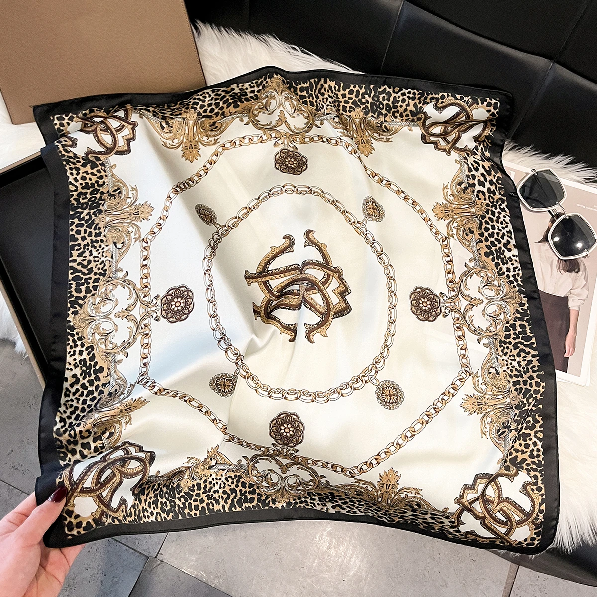 70*70cm Quadratischer Seidenschal für Damen Luxuriöses Design Mode Hijab Foulard Bandana Kopftuch Weibliches Halstuch Weiches Kopftuch