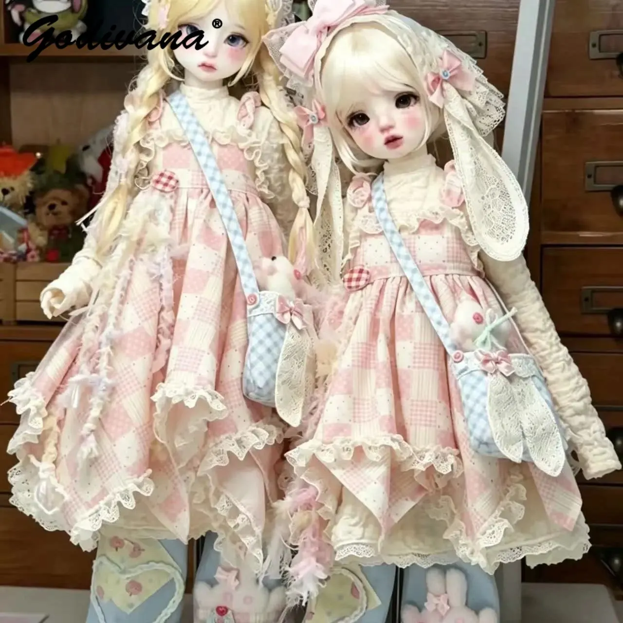 1/4 BJD Doll Outfit Set Sweet Pastorale Plaid Lace Ruffle Trim Straps Dress with Headscarf and Backpack Doll Clothes for 1/4 BJD