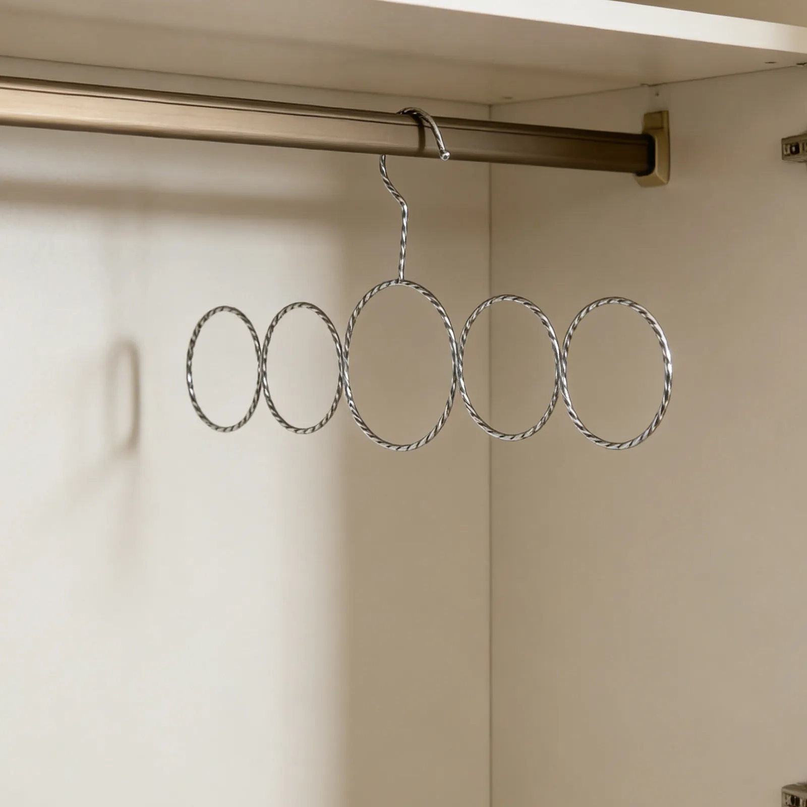 2 יחידות מתלה לארגון צעיפים עם חריצים נגד החלקה לצעיפים, מגבות, חגורות, גרביים, צעיפי גוף, טייצים, חוסך מקום בארון