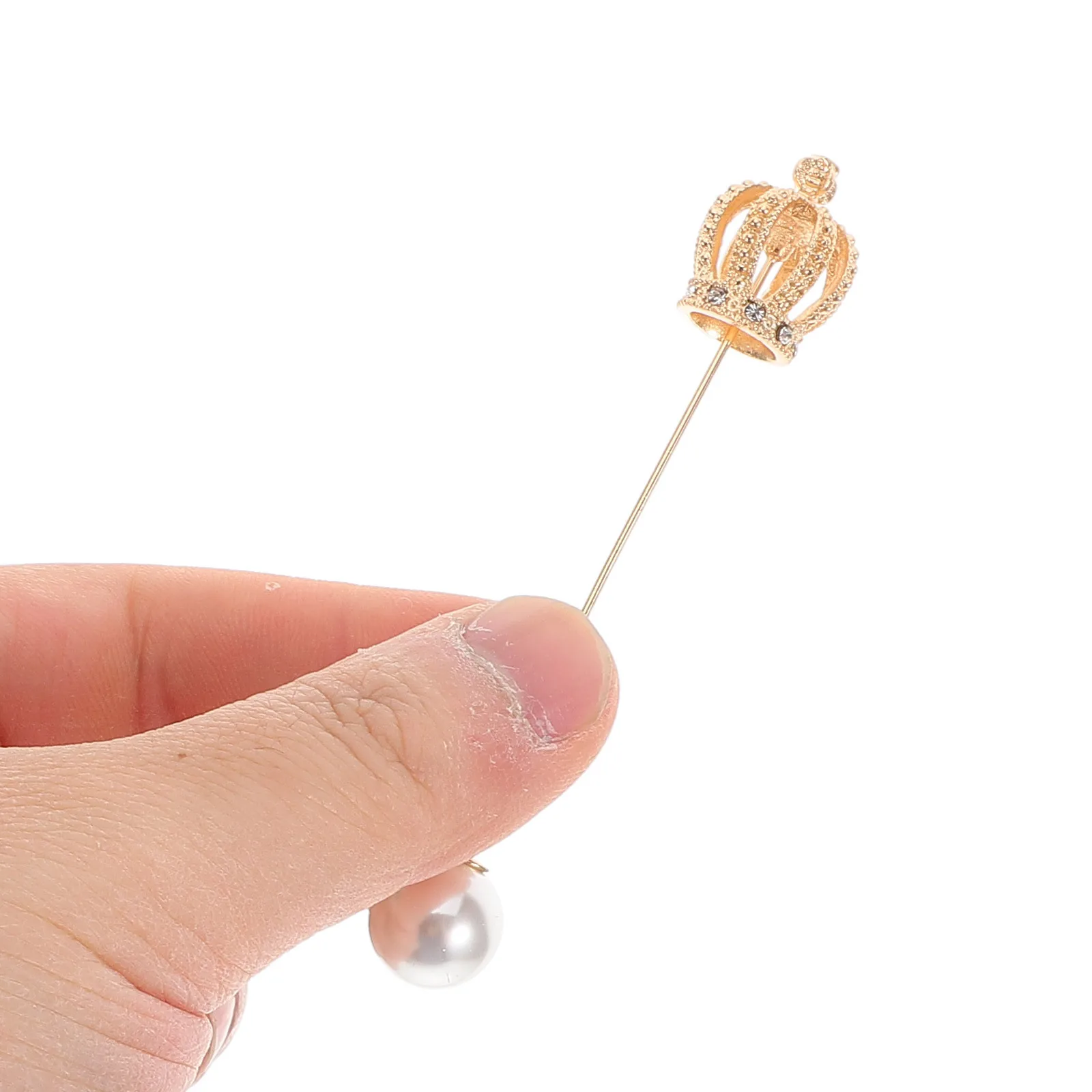 

Vintage Style Crown Pearl Brooch Alloy Mini Tiara Lapel Pin Elegant Stick Brooch for Weddings Banquets Faux Pearl Accessory