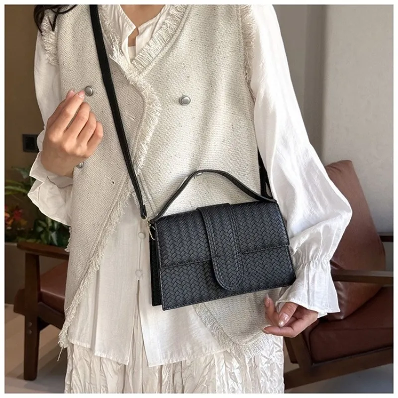

New 2026 Women's Quilted Mini Box Bag – Chain Trim Statement Handbag for Daily Use