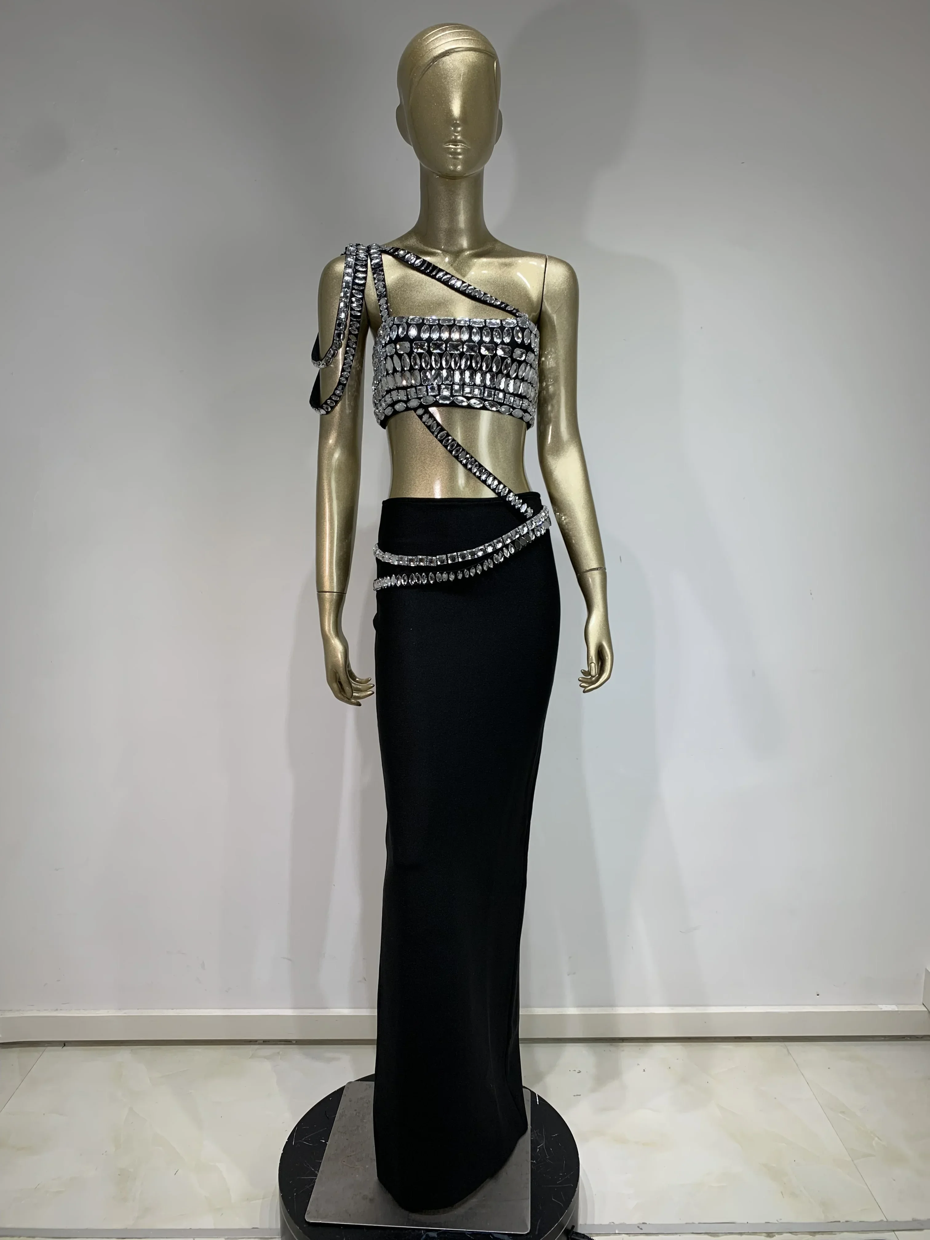 Nouvelles femmes de luxe noir tenues de fête Camis en cristal haut court et jupes longues à bandes deux pièces ensembles robe de Gala de soirée de célébrité
