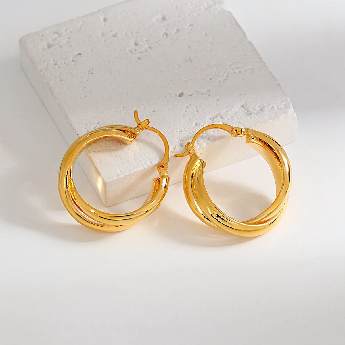 Greatera Trendy Classic Twist Metal Round Hoop Earrings  for Women Gold Color Copper Alloy Geometric Circle Earrings Jewelry