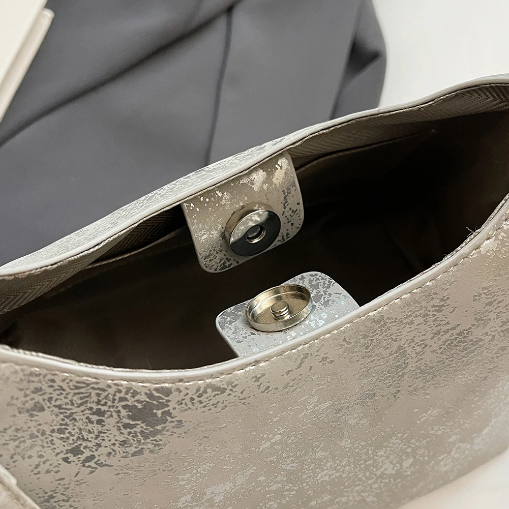 Bolso de hombro de PU a la moda para mujer, bolso elegante de gran capacidad para las axilas, bolso cruzado con cierre de cerrojo, bolso de viaje con correa ajustable