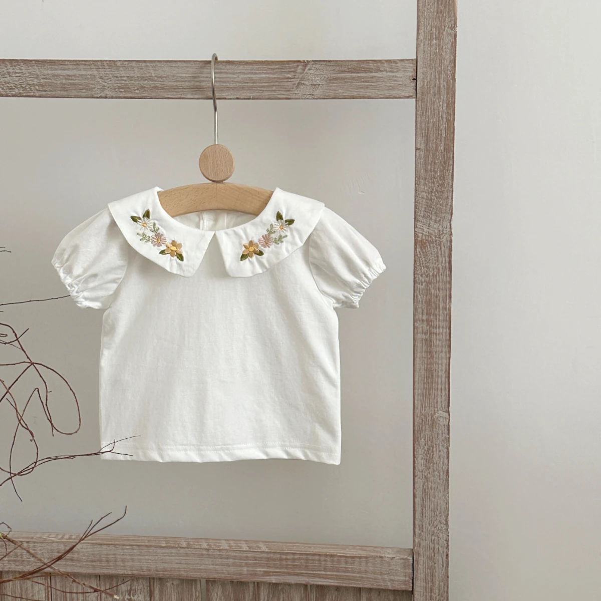 Sommerliches, weiches T-Shirt aus reiner Baumwolle für Babys, niedliche Blumenstickerei-Oberteile, weiße Hemden für Neugeborene und Kleinkinder, Kleidung 0-3 Jahre – Detail 3