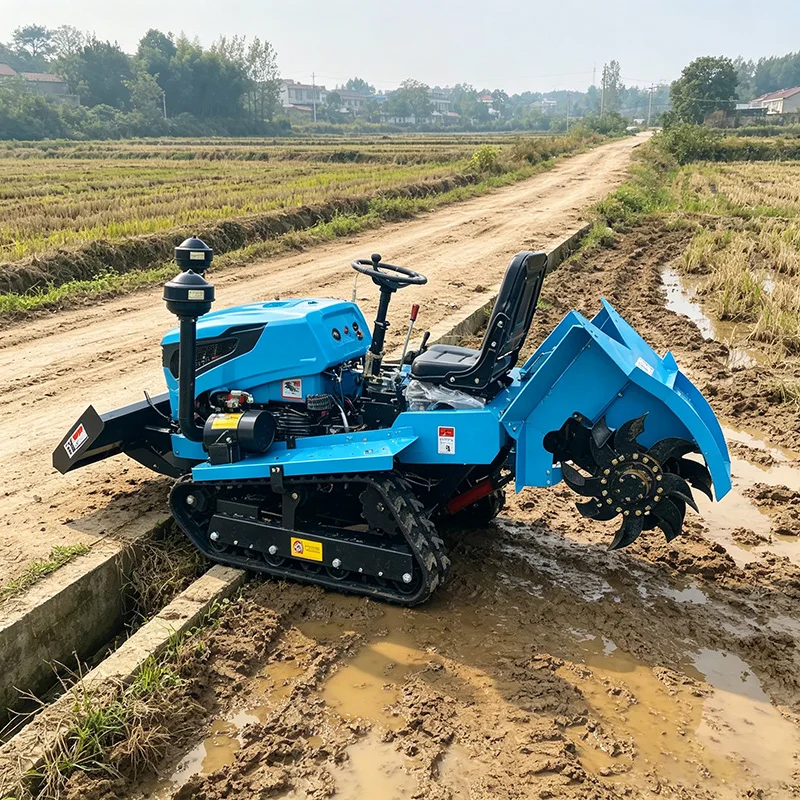 

Индивидуальная высокопроизводительная сельскохозяйственная техника с гусеничным трактором, роторным культиватором, микрокультиватором и дизайном для работы сидя.