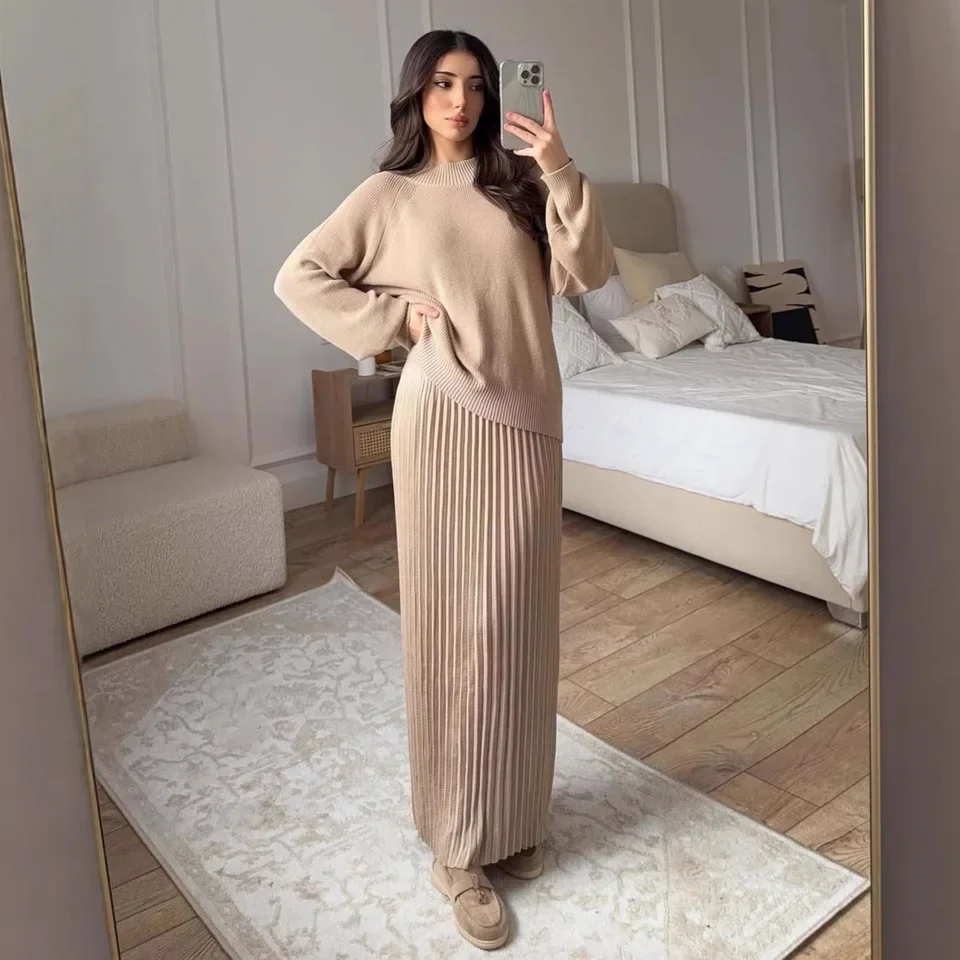

2025 Autumn New Round Neck Loose Pleated Channel Long Skirt Set Women Apricot Knitted Top Two Piece Set