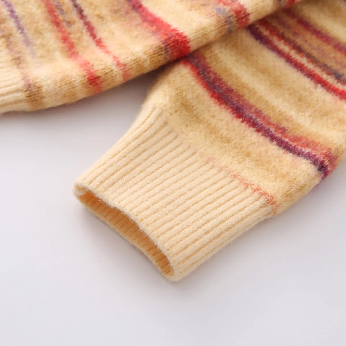 เสื้อสเวตเตอร์ผสมผ้าฝ้ายสำหรับฤดูหนาวปี 2025 ใหม่ ลายทางสีรุ้ง คอทรงโอ สำหรับผู้หญิง สไตล์โมริเกิร์ล ลายแฟร์ไอส์ล ทรงหลวม รุ่น T5N527CC