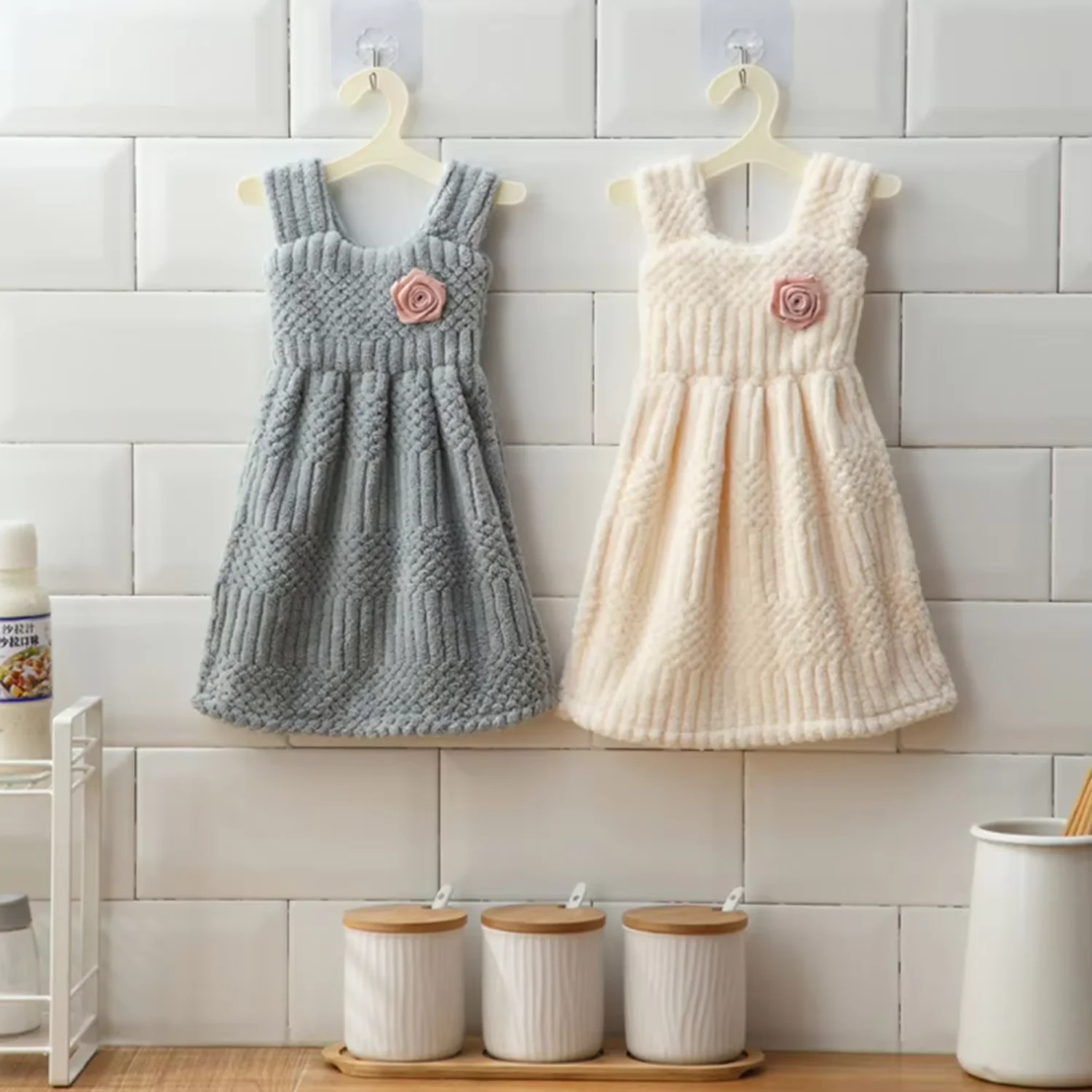 Cute Dress Hand Towels Coral Velvet Hand Towel Wall Mounted Quick-dry Absorbent Handkerchief Dress Hand Towel Kitchen Bath Towe