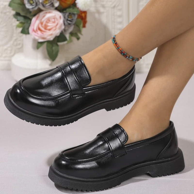 2024 Scarpe in pelle PU Scarpe nere alla moda per ragazze Mocassini formali per uso generale Scarpe basse casual antiscivolo