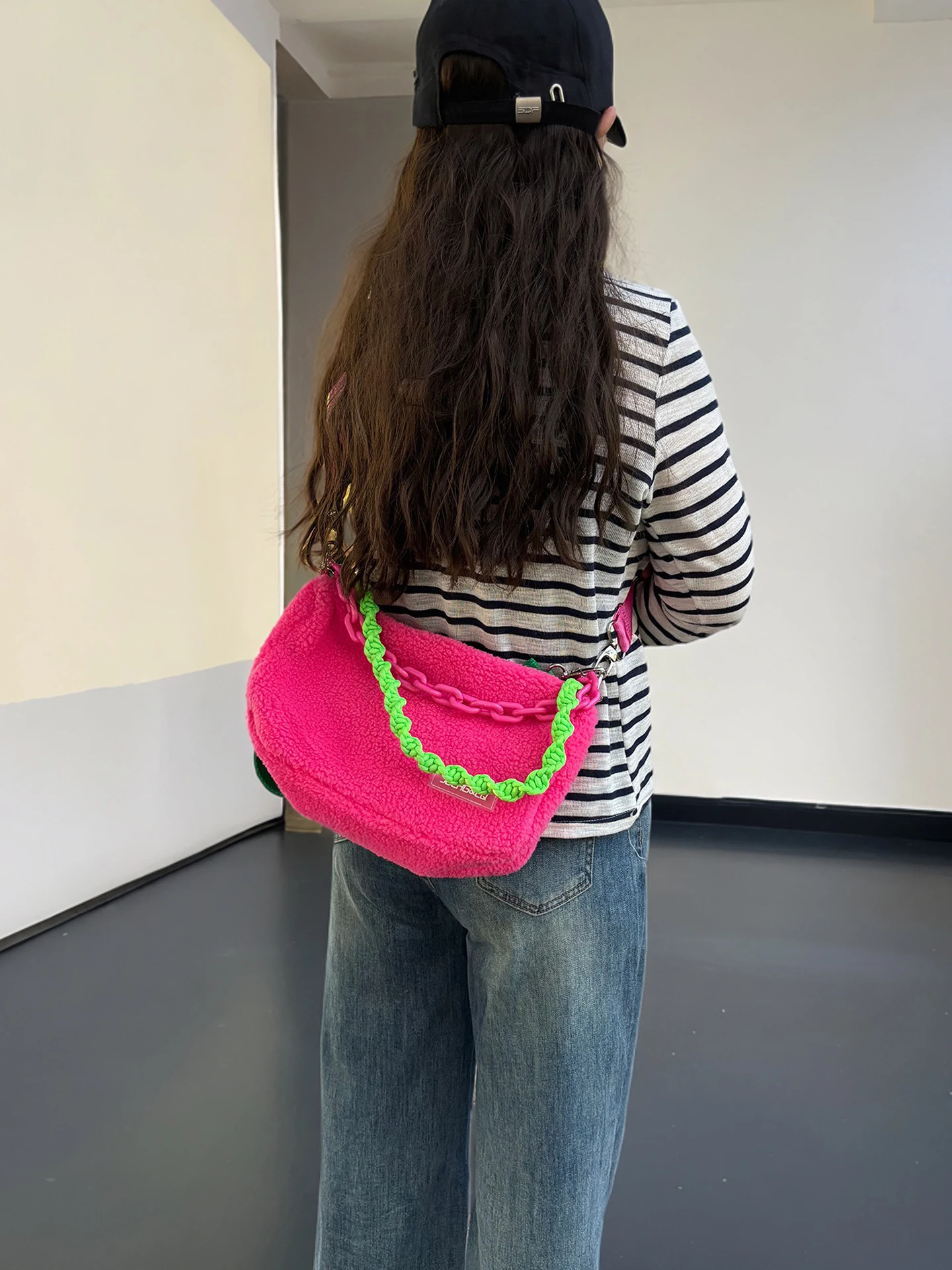 

Бархатная сумка через плечо для поездок на работу, милая сумка на цепочке под мышками, осень-зима, модная дизайнерская сумка