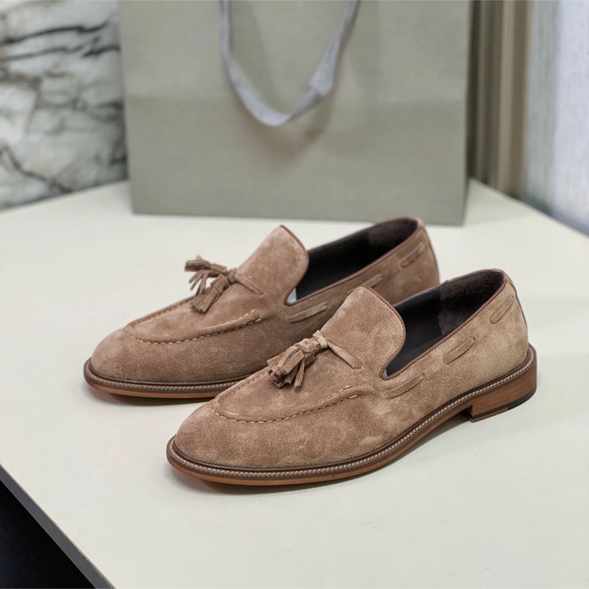 

2026 New Men's Suede Loafers Tassel/Bit Design Slip on Penny Loafers Vintage Formal Dress Shoes Business Wedding Casual Shoes