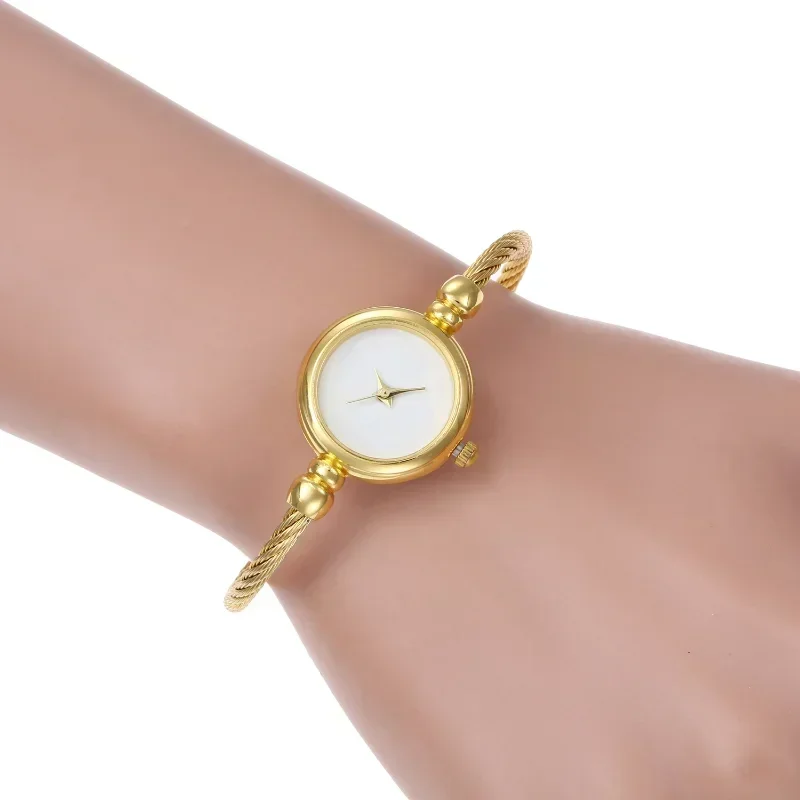 Relojes de lujo Para mujer, brazalete pequeño de oro, pulsera Retro de acero inoxidable Para mujer, Reloj de pulsera de cuarzo, Reloj de moda Para Parejas