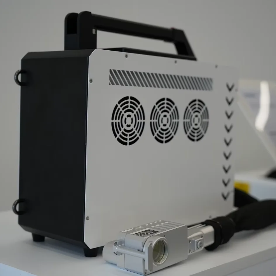 

Новая высокоэффективная промышленная импульсная волоконно-лазерная машина для очистки мощностью 100-200 Вт: удаляет ржавчину с акрила, алюминия, резины и металла