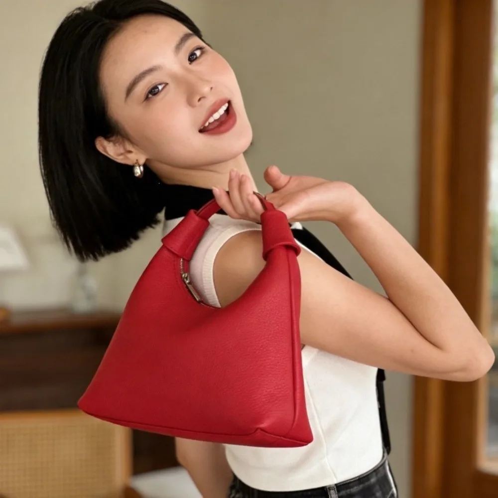 

Leather Lunch Box High-end Niche Casual Messenger Versatile 2026 New Hand-carried Crescent Bag Fashionable Simple Hand-held