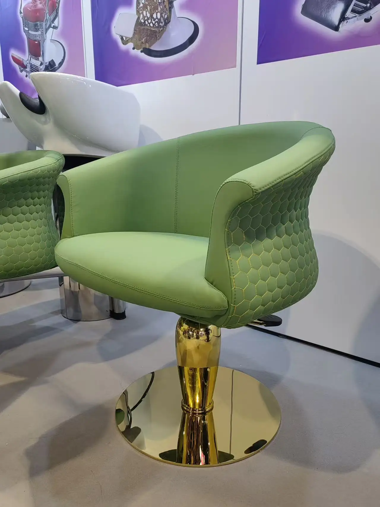 New Design Popular Adjustable Salon Furniture Durable Barber Shop Hairdressing Chair For Haircut Perming Dyeing