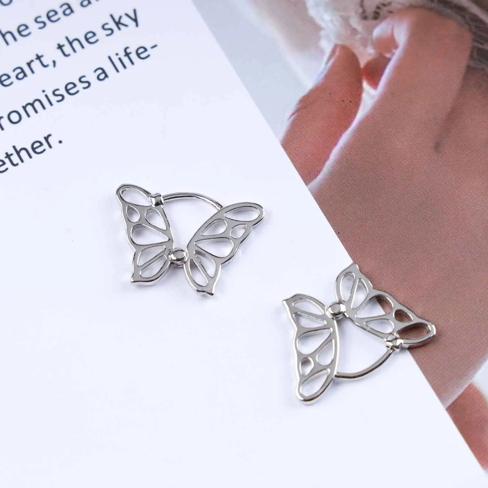 أقراط على شكل فراشة 925 مطلية بالفضة وخفيفة الوزن ومستوحاة من الطبيعة، مجوهرات يومية للنساء