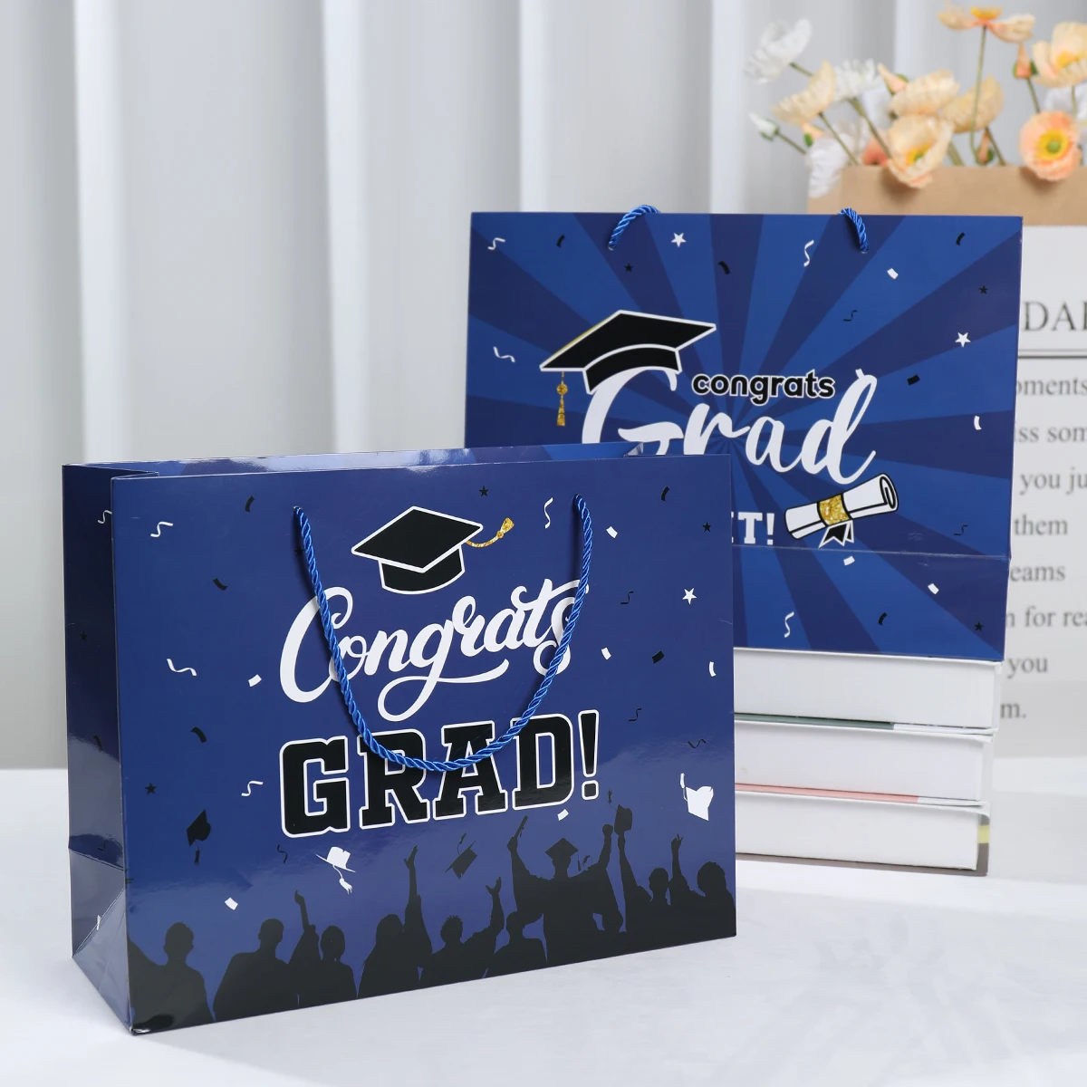 2024 Graduation Bag Handle Gift Bag Graduation Decoration Congratulations Graduates Packing Bag Graduation Party Gift Bag