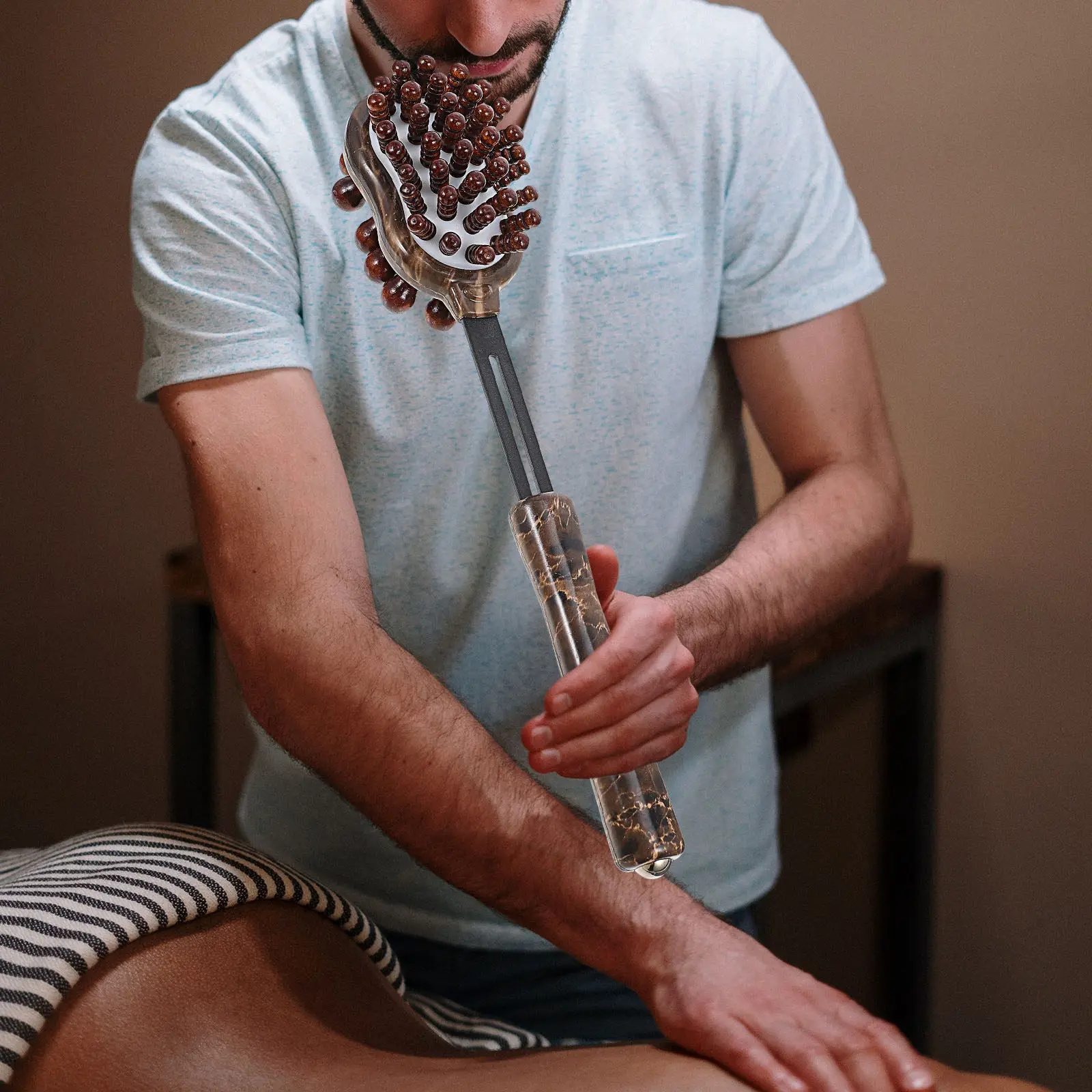 

Массажный молоток для тела, деревянный массажер с бусинами, длинная ручка, портативный инструмент для расслабления всего тела: спины, шеи, ног, плеч