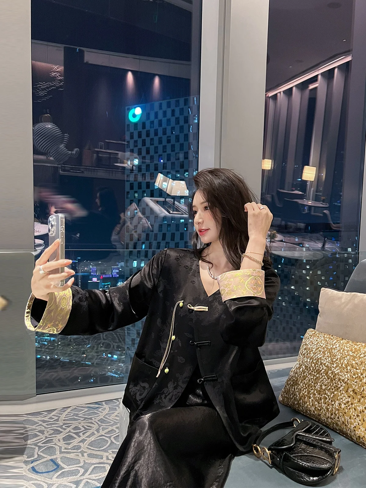 

Новый китайский атласный ацетат с вышивкой, женский повседневный топ на пуговицах, свободная верхняя одежда, весна-осень