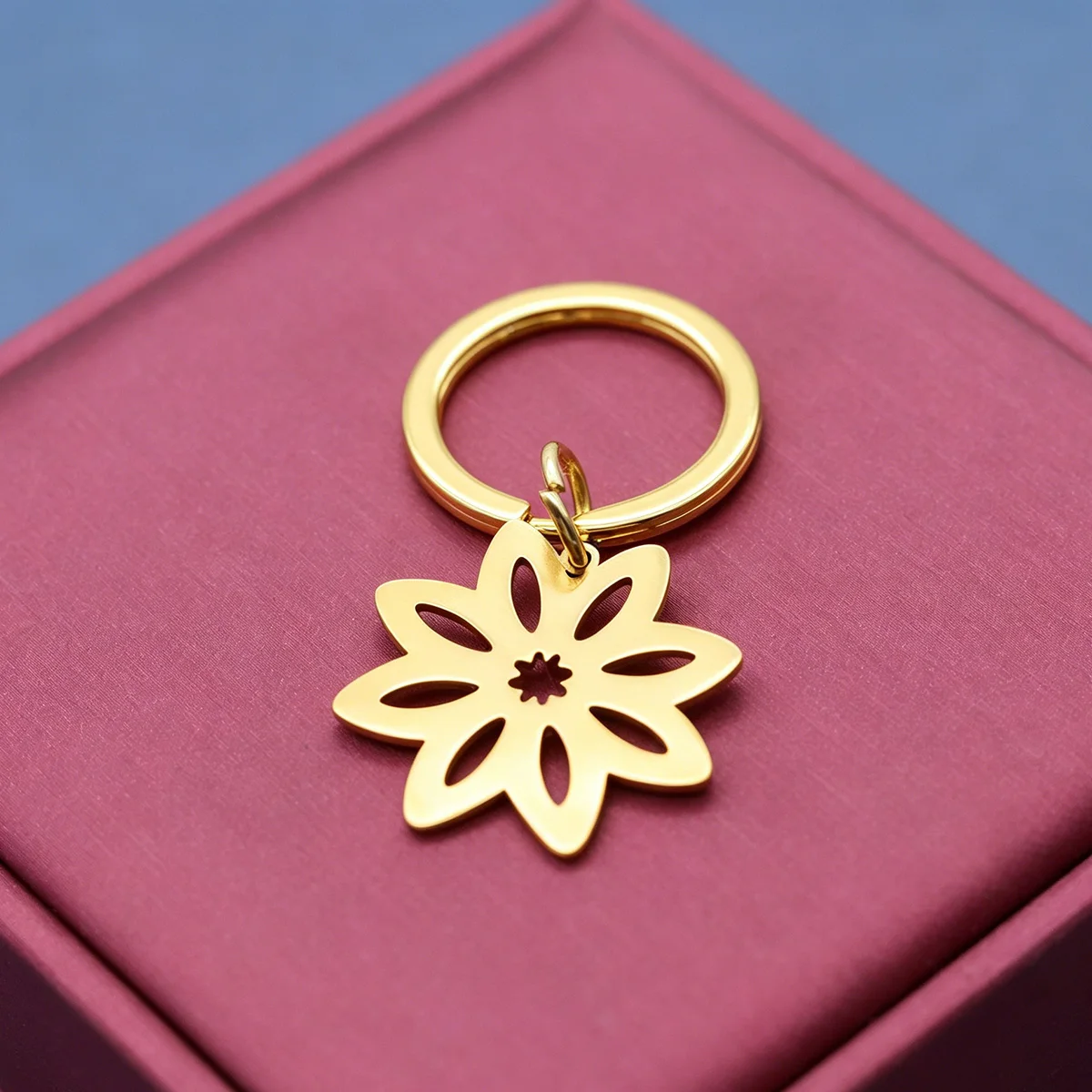 Trendy Elegant Eight Petal Flower Keychain Stainless Steel Romantic Floral Gift Key Ring Backpack Pendant Ornament Accessories